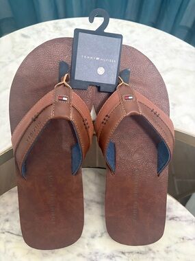 Tommy Hilfiger Men's Brown and Navy Leather-Style Flip Flops